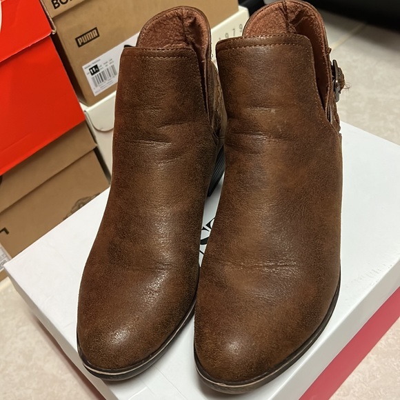 JUST FAB BOOTIES - Picture 2 of 6